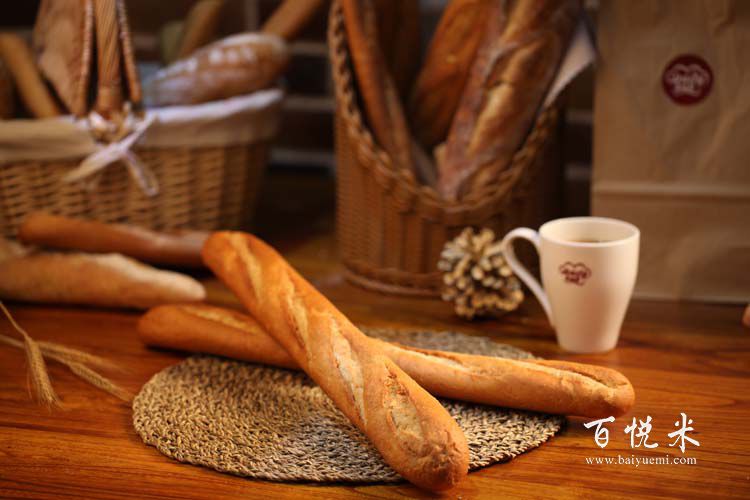 做面包用什么面粉更好？新手學(xué)面包推薦去哪里？